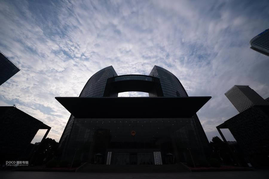 PS把曝光不足建筑照片调成高清效果