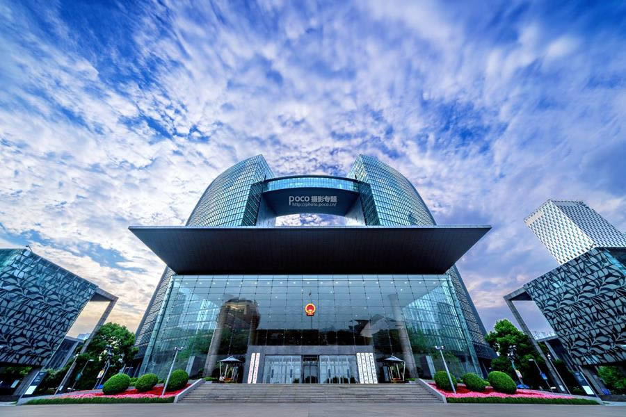PS把曝光不足建筑照片调成高清效果